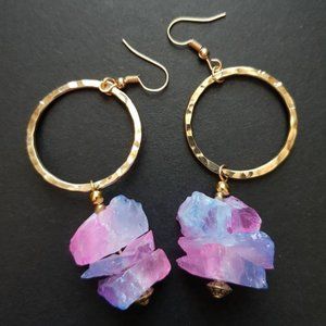 Bicolor Raw Quartz and Hammered Hoops Earrings